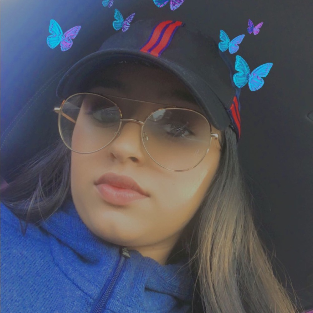 Meet your Posher, Henna